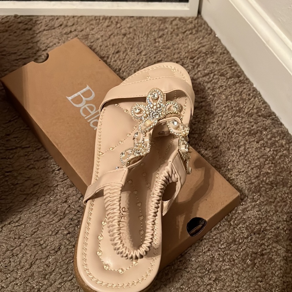 💕💕SUMMER CLEARANCE💕💕Beige Bella Marie Cushiony Sandals - Picture 3 of 6